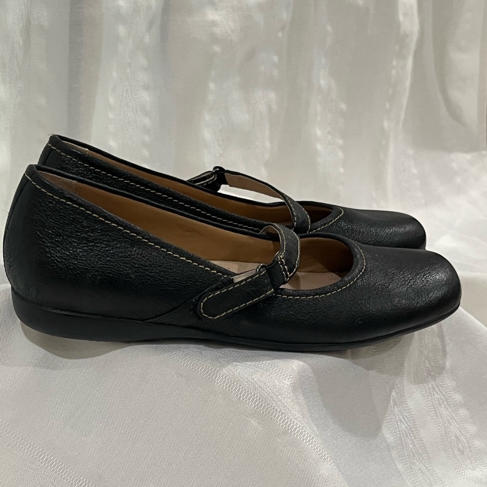 TROTTERS LEATHER Black Mary Jane Flats with Buckle WOMEN SIZE 7N